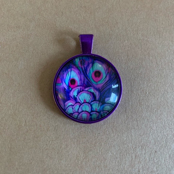 🦚 Peacock Purple Cabochon Pendant Necklace - Picture 3 of 4
